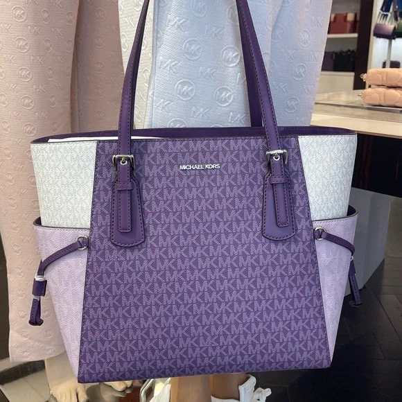 MICHAEL KORS Voyager Large Color-Block Signature Logo Shoulder Tote
Dark Purple - Picture 6 of 16